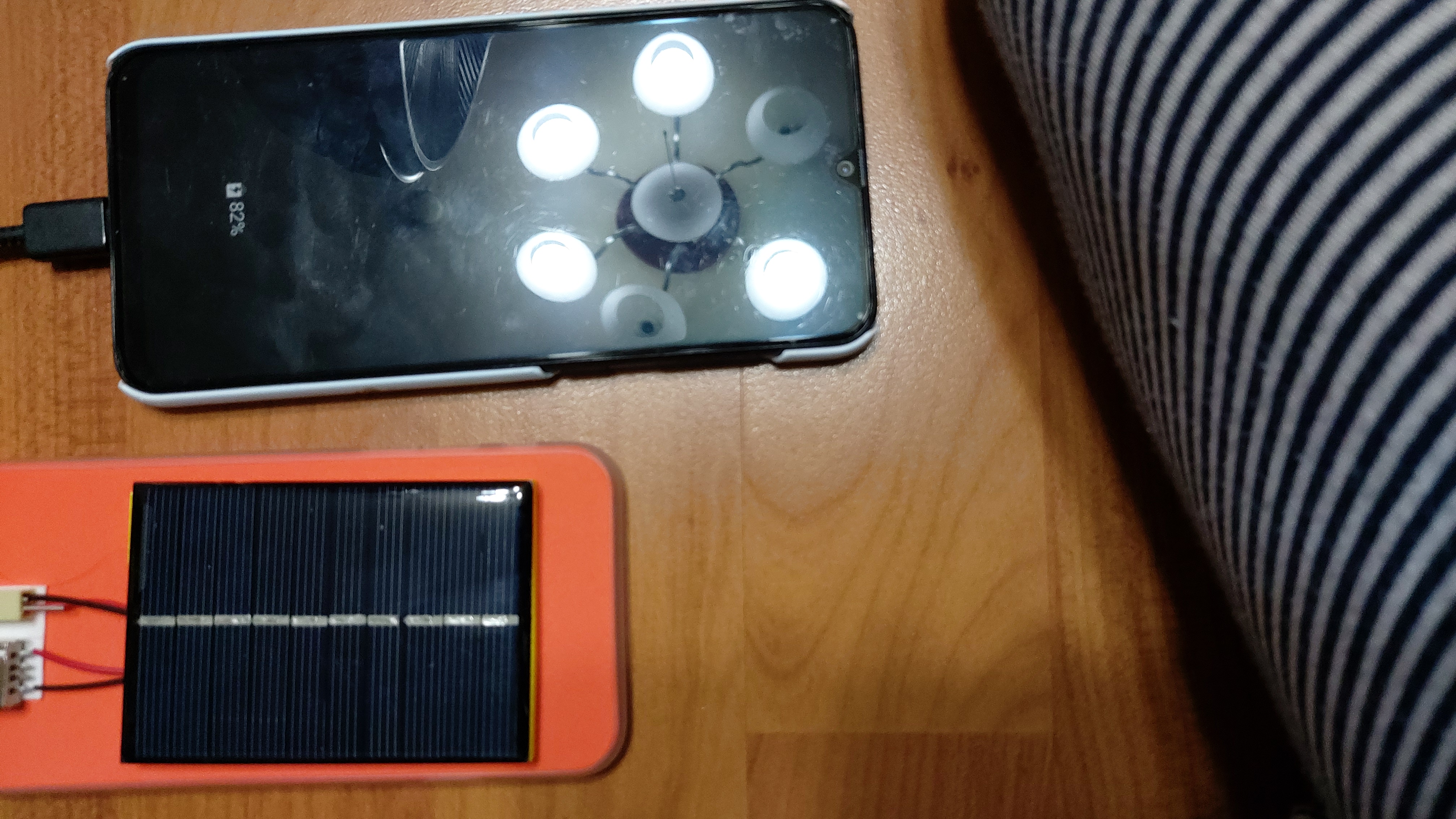 블루투스스피커와 태양광충전기