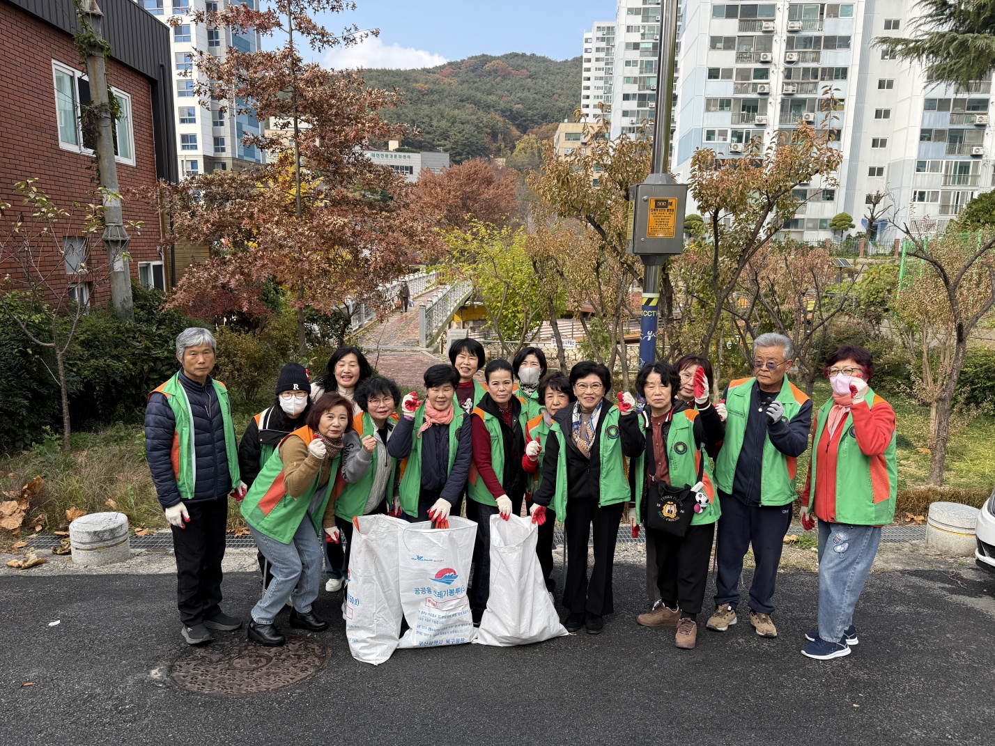 화명2동 자율방재단, 겨울철 대비 도시환경정비 실시(2025.11.28.)
