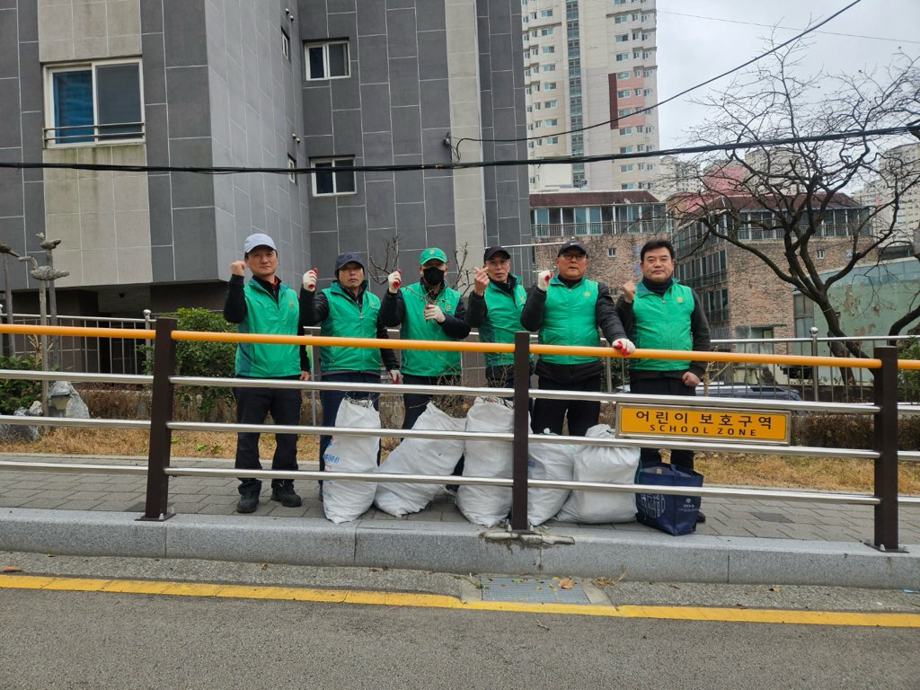 새마을지도자협의회 연말 명품마을 화단 도시환경정비 실시