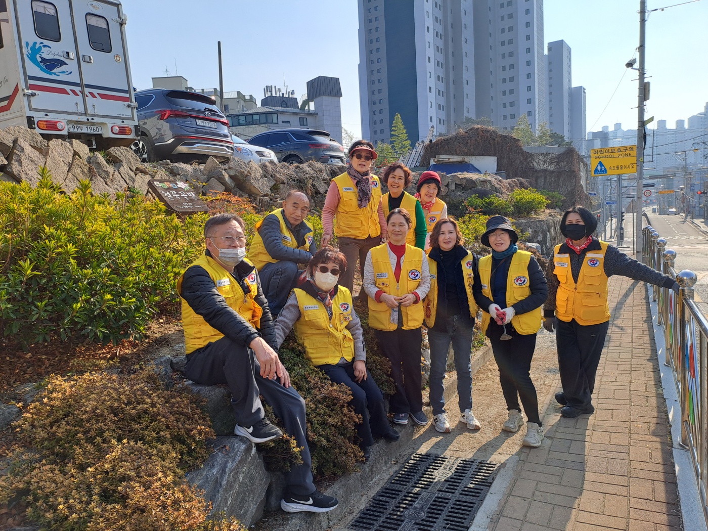 화명2동 적십자봉사회, 봄맞이 도시환경정비 실시 (2026년 3월 10일)