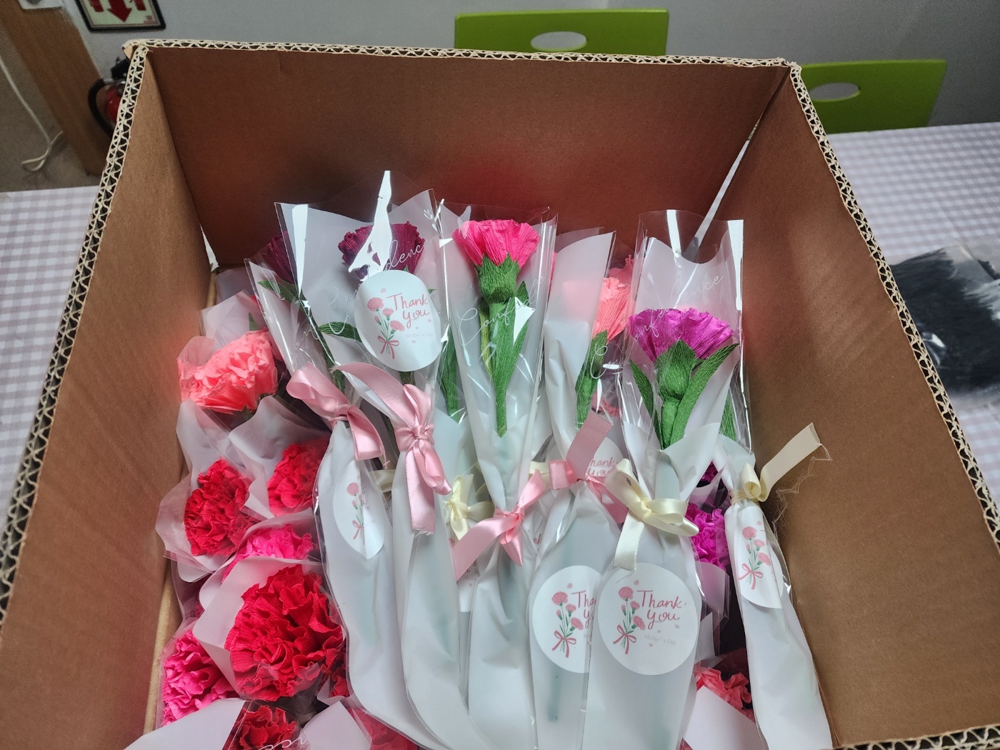 구포2동 아마윤 장애인직업재활센터, 어버이날 맞아 수제 카네이션 기부