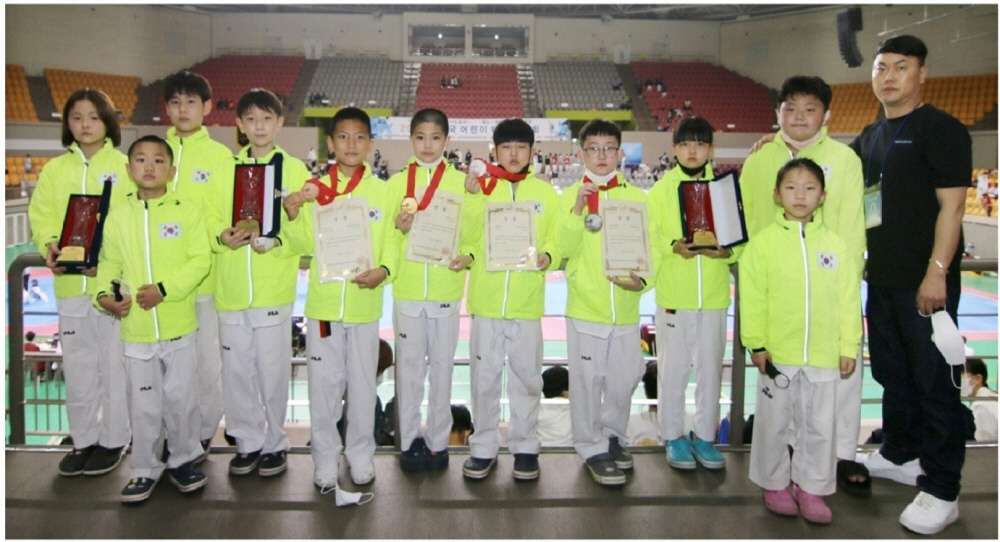 포천초등학교 선수들 ‘태권왕대회’ 우승